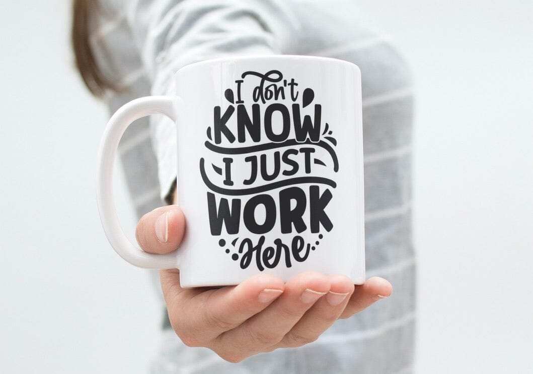 I don't know, I just work here - Mug en céramique 330ml Mugs Be Color 